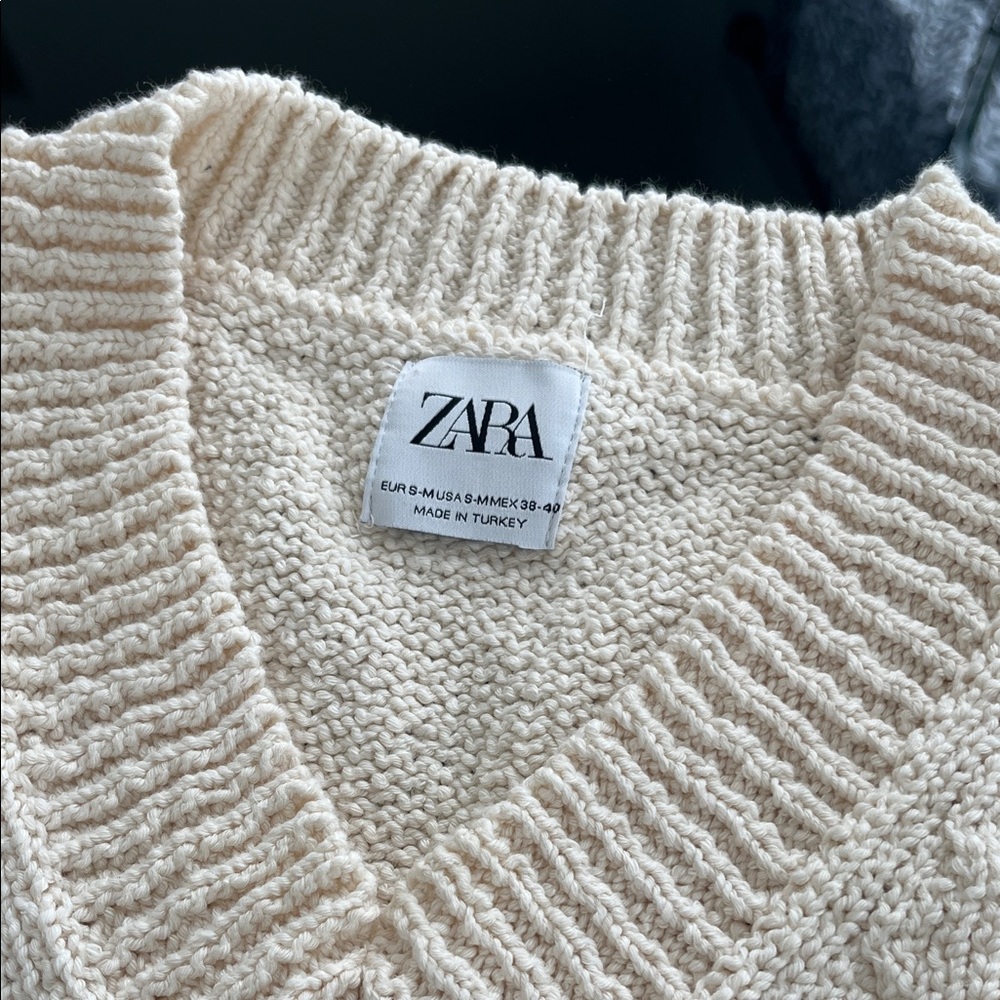 NWOT Zara Men's V-Neck Cream Sweater Vest - Picture 2 of 4